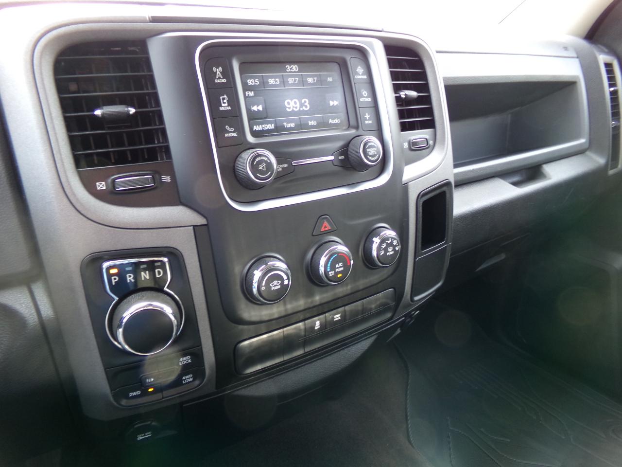 RAM 1500 4WD Crew Cab 140.5" Express 2016