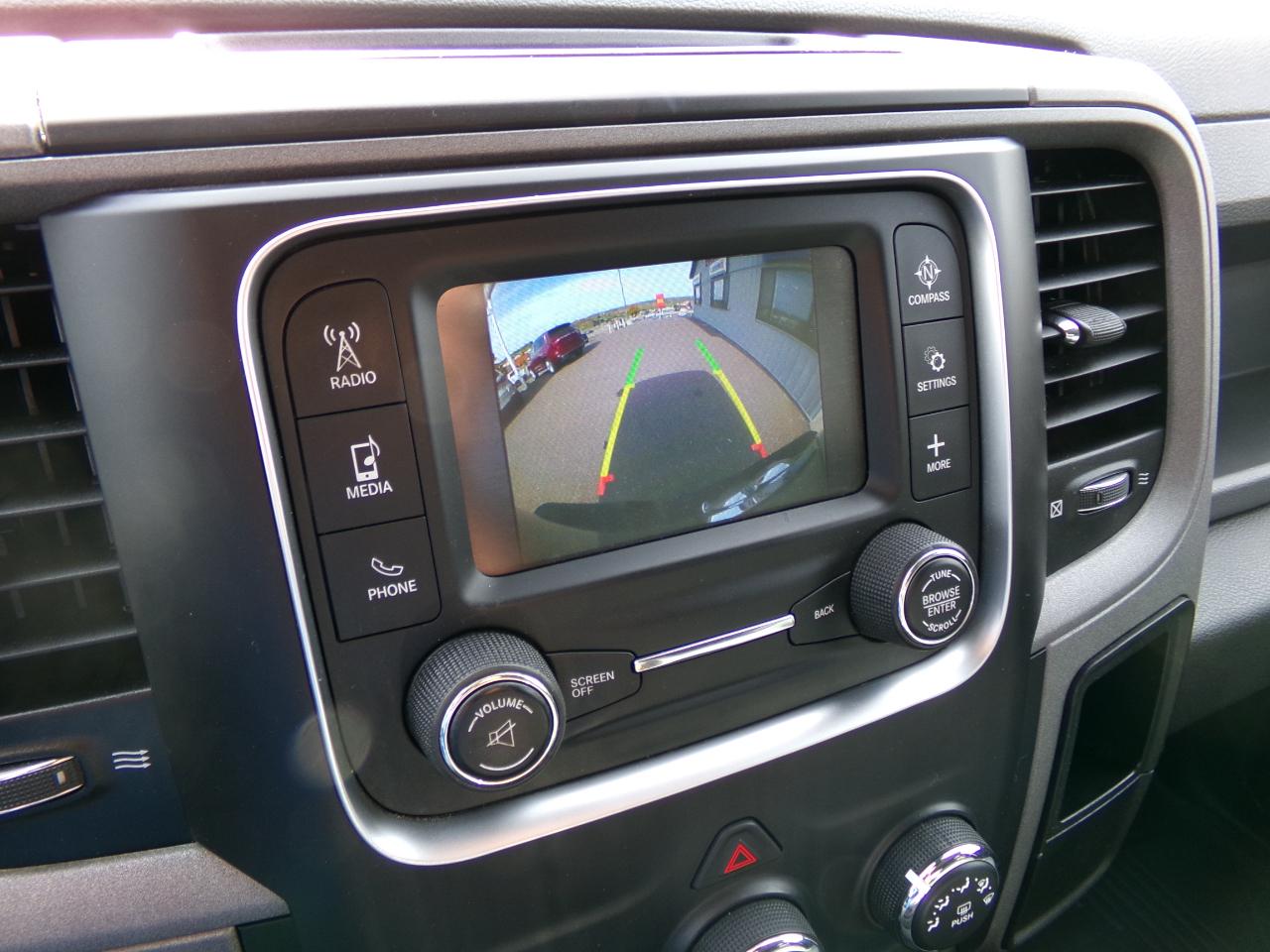 RAM 1500 4WD Crew Cab 140.5" Express 2016
