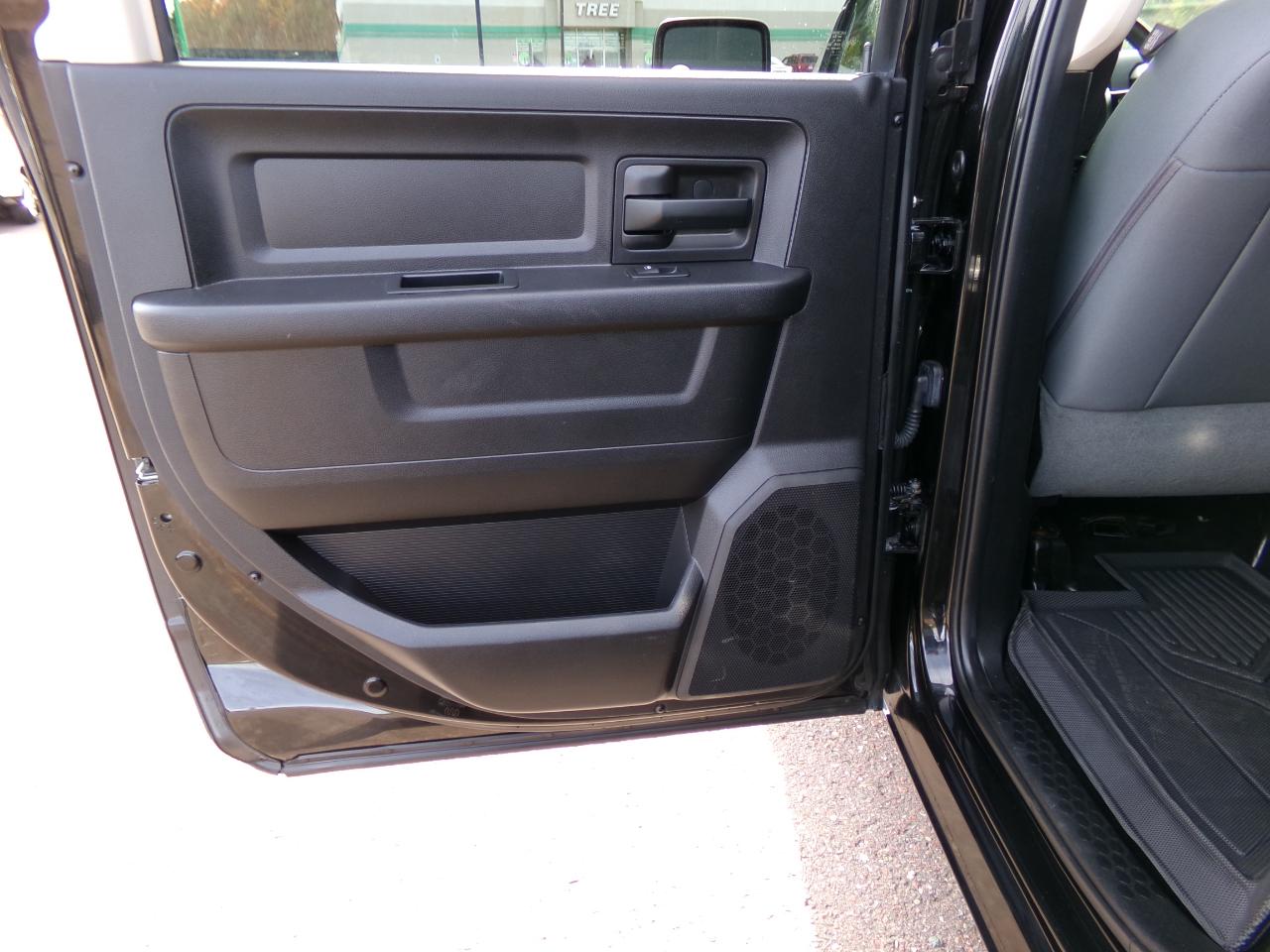 RAM 1500 4WD Crew Cab 140.5" Express 2016
