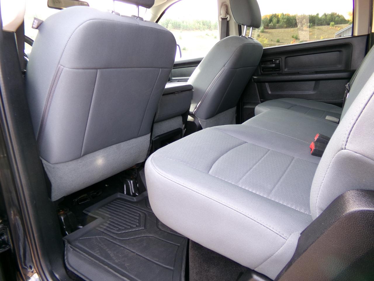 RAM 1500 4WD Crew Cab 140.5" Express 2016