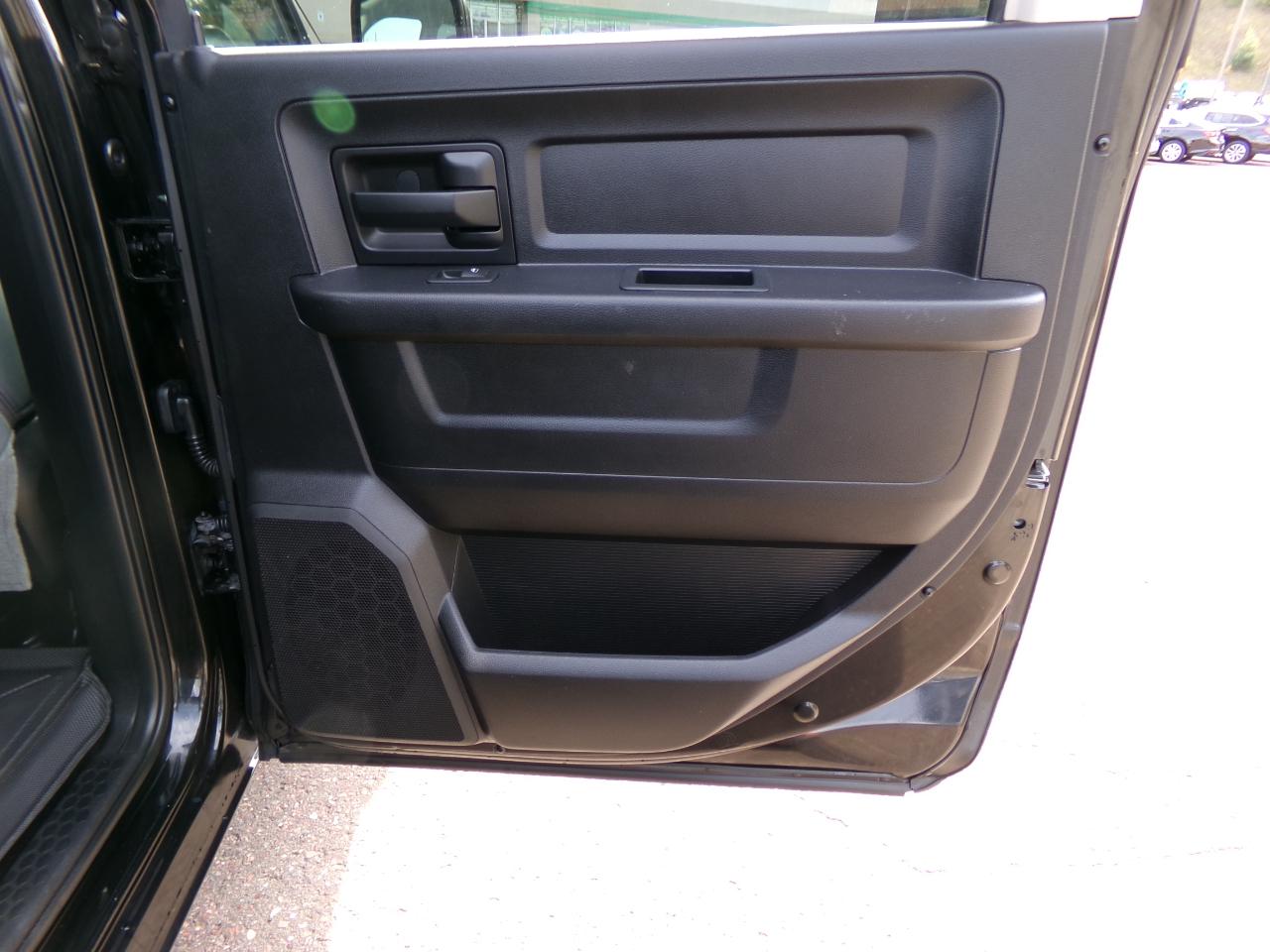 RAM 1500 4WD Crew Cab 140.5" Express 2016