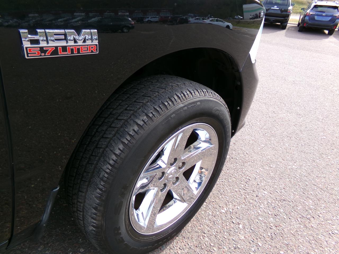 RAM 1500 4WD Crew Cab 140.5" Express 2016