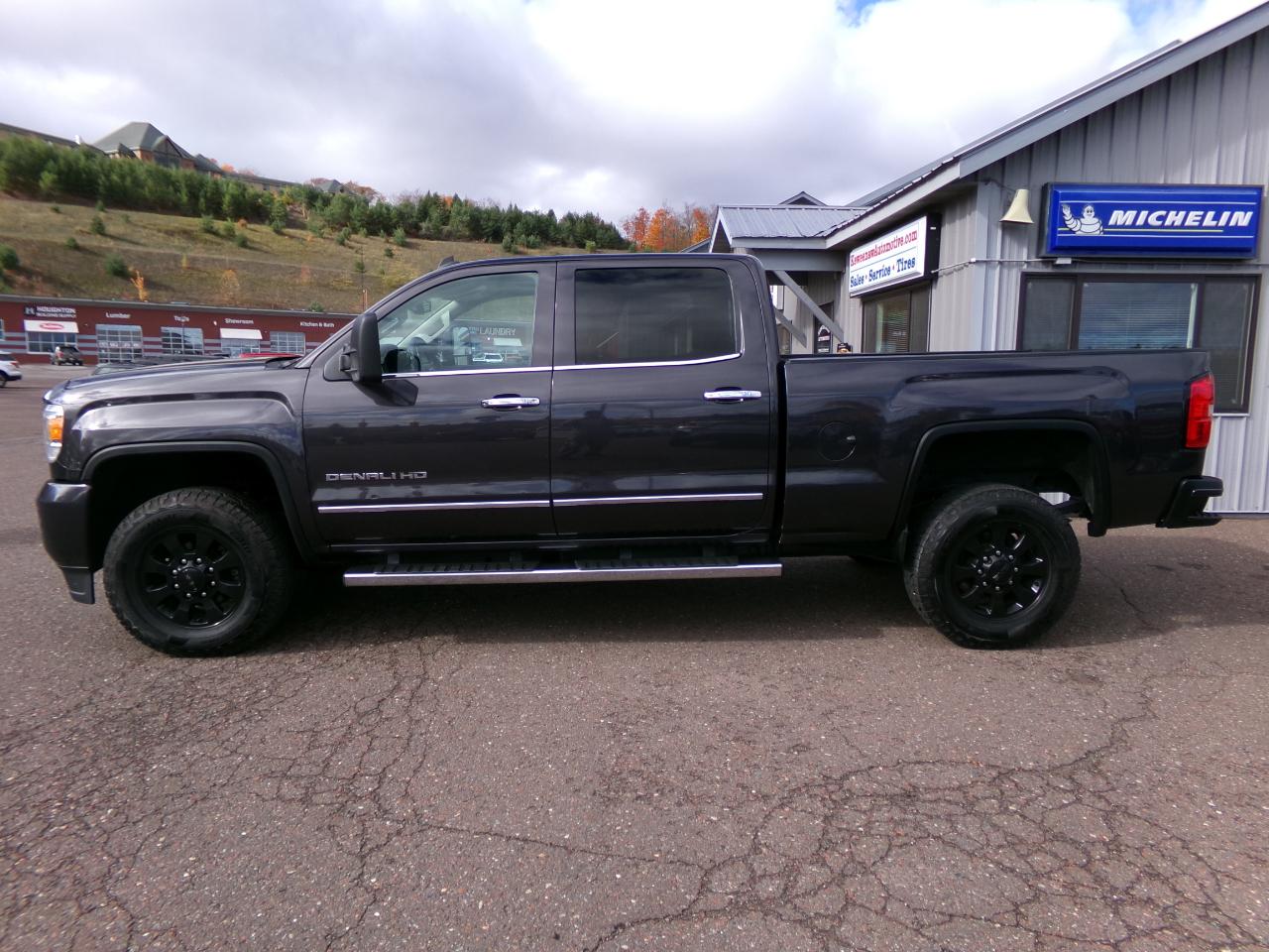 GMC Sierra 2500HD 4WD Crew Cab 153.7" Denali 2015