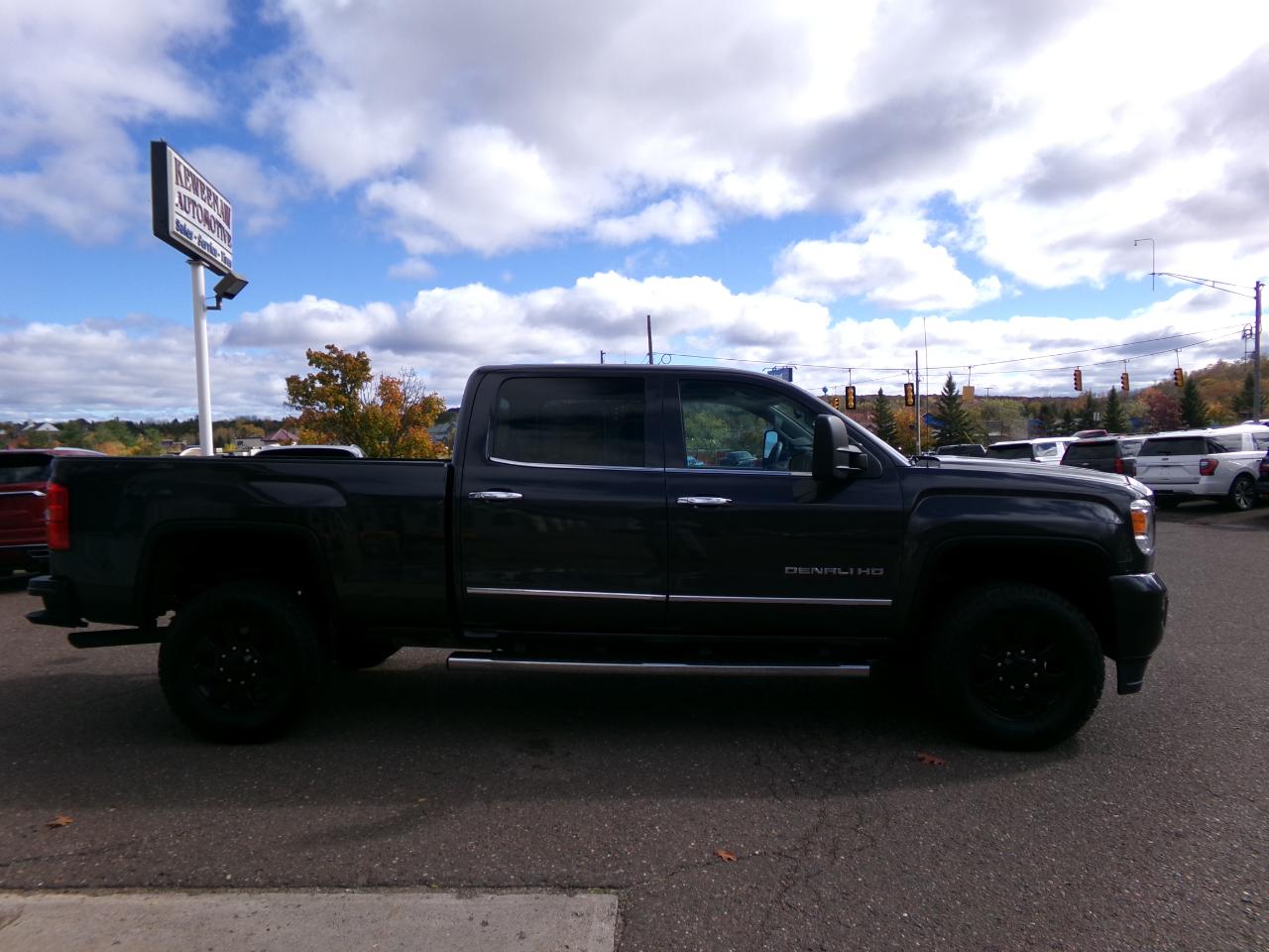 GMC Sierra 2500HD 4WD Crew Cab 153.7" Denali 2015