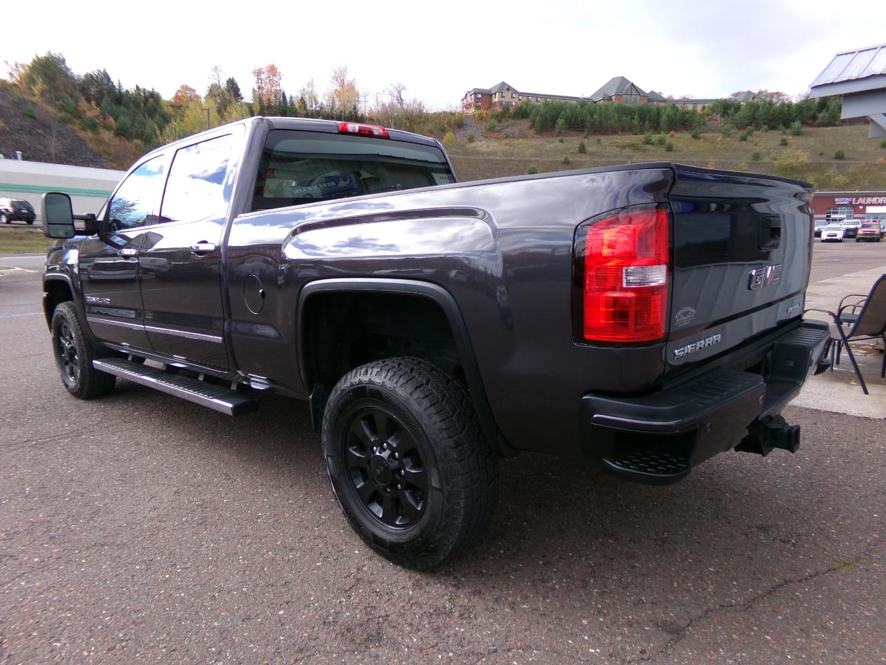 GMC Sierra 2500HD 4WD Crew Cab 153.7" Denali 2015