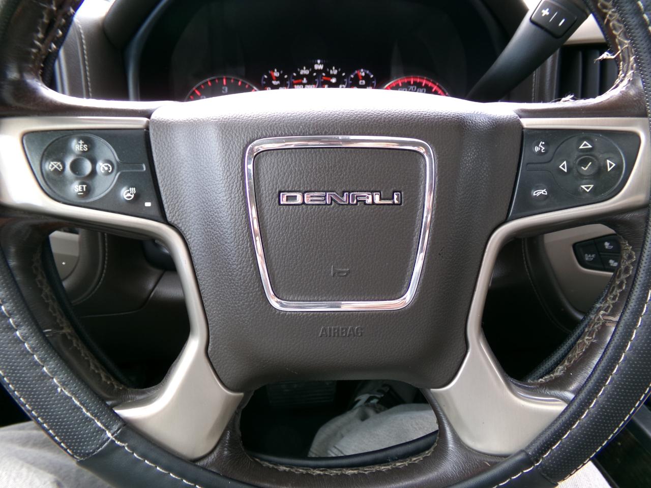 GMC Sierra 2500HD 4WD Crew Cab 153.7" Denali 2015