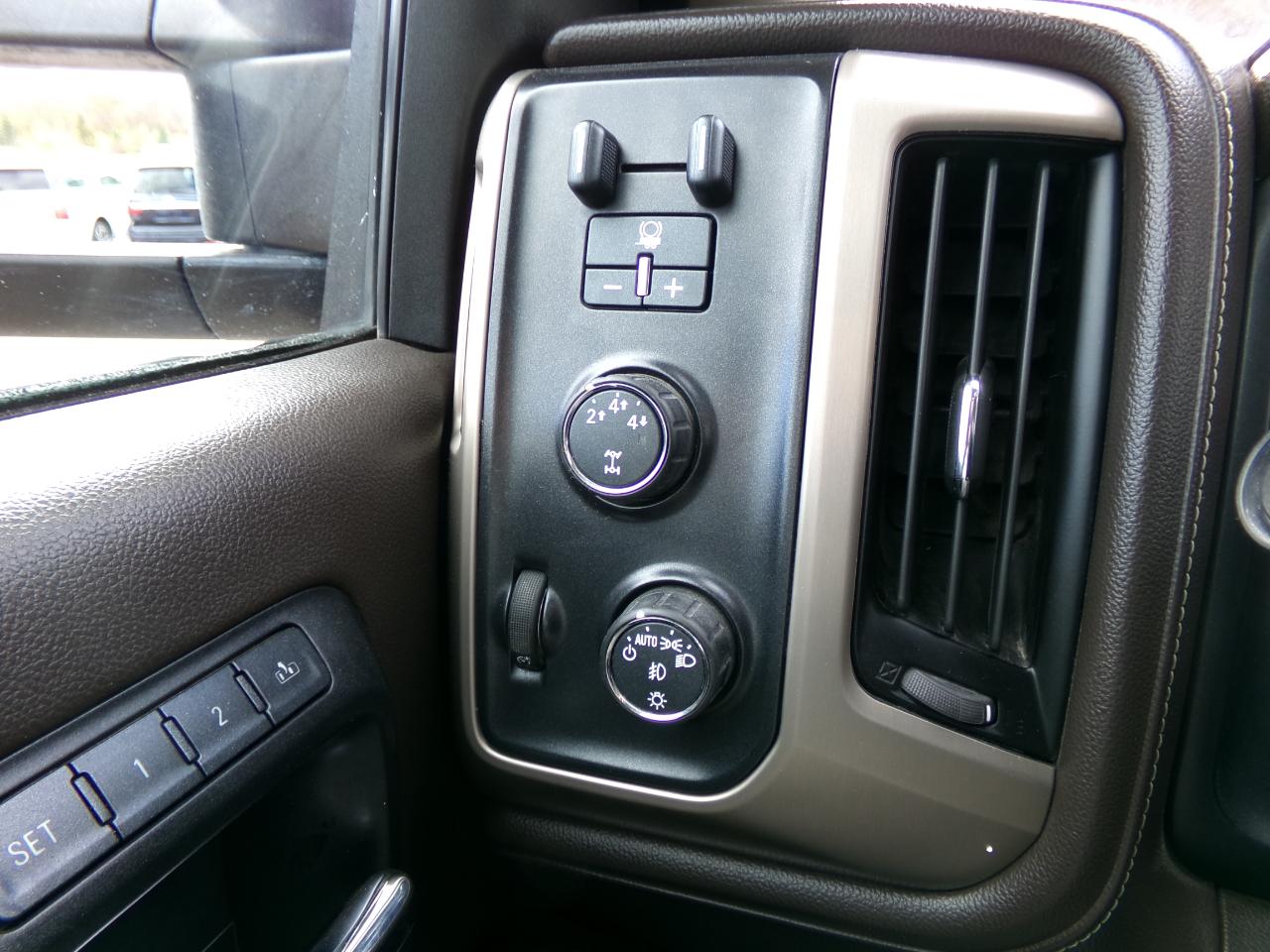 GMC Sierra 2500HD 4WD Crew Cab 153.7" Denali 2015