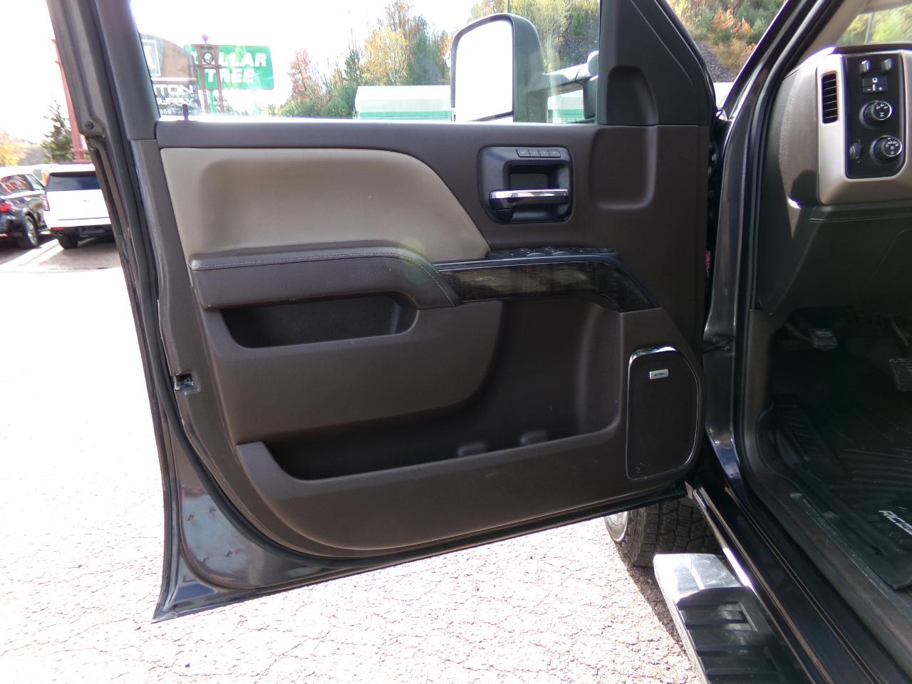 GMC Sierra 2500HD 4WD Crew Cab 153.7" Denali 2015
