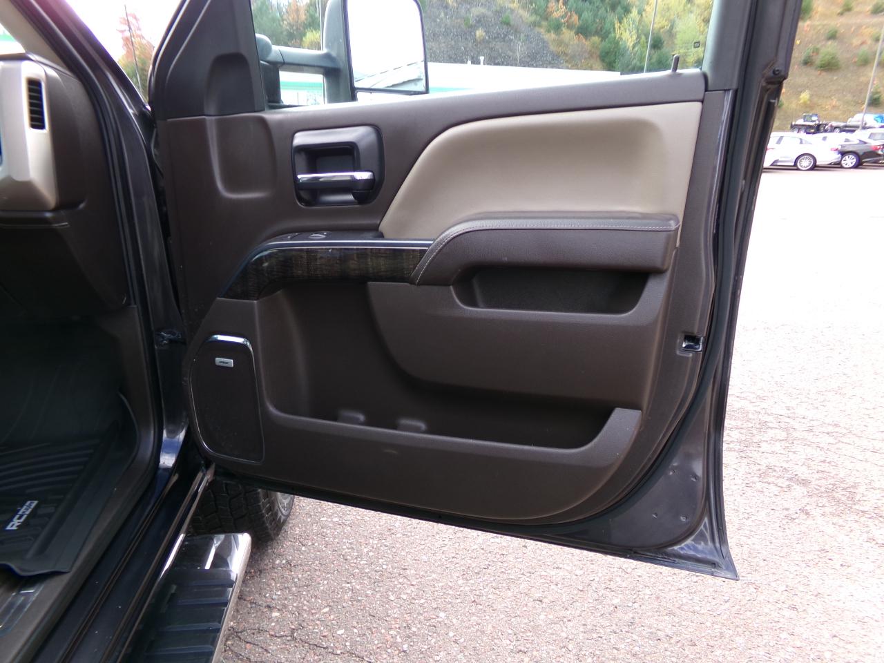 GMC Sierra 2500HD 4WD Crew Cab 153.7" Denali 2015