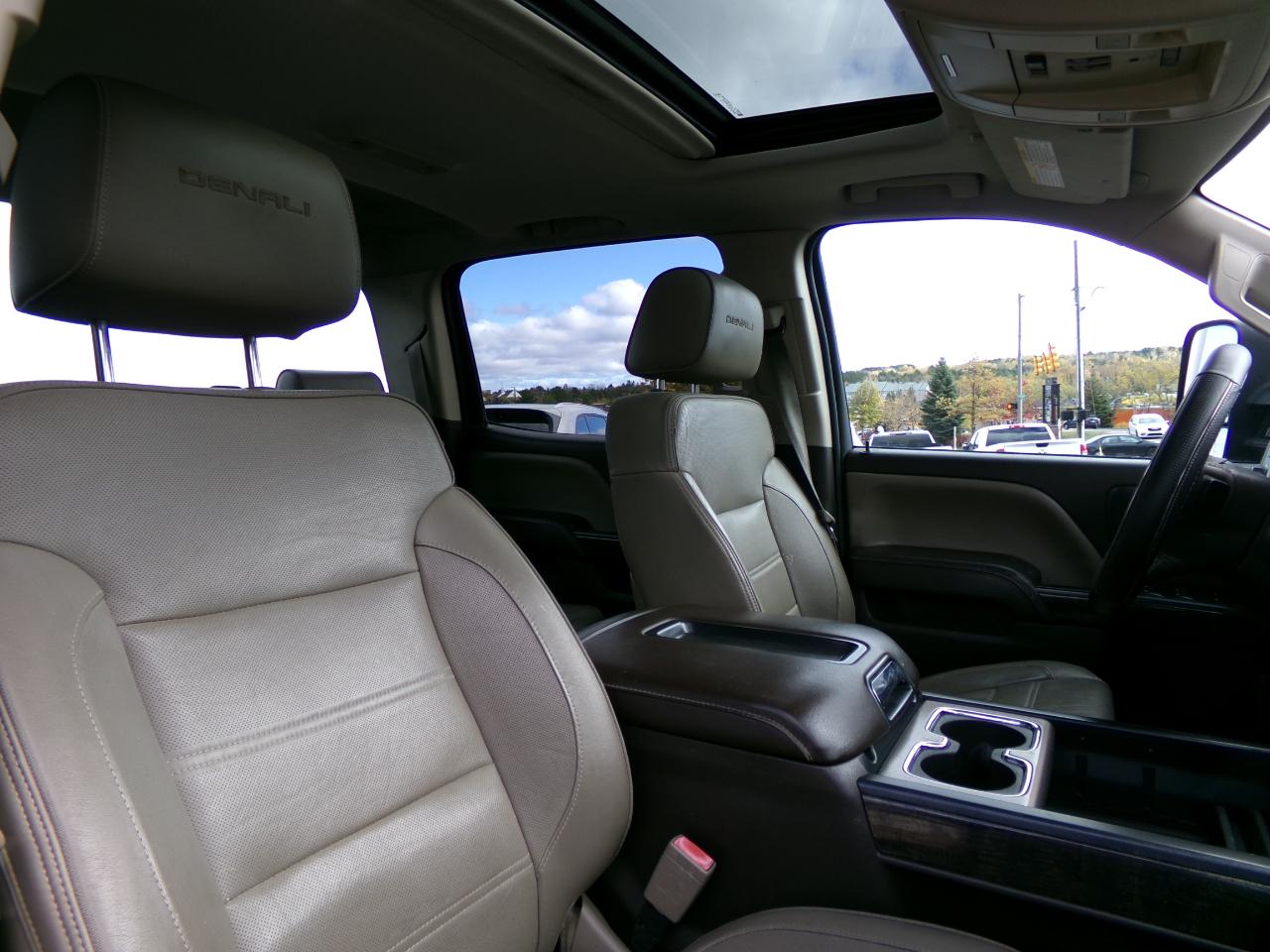 GMC Sierra 2500HD 4WD Crew Cab 153.7" Denali 2015