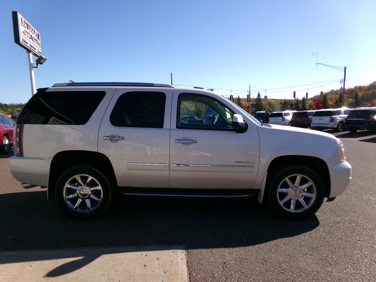 GMC Yukon AWD 4dr 1500 Denali 2013