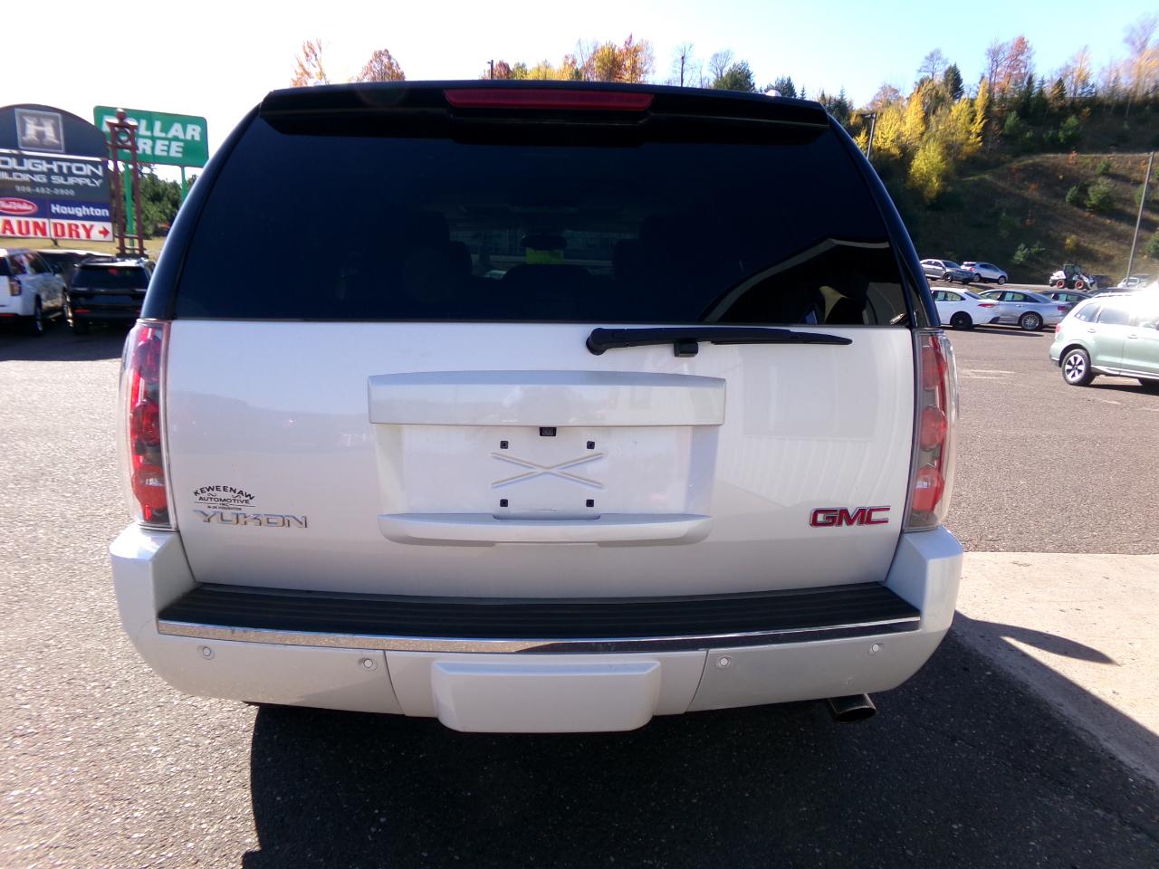GMC Yukon AWD 4dr 1500 Denali 2013