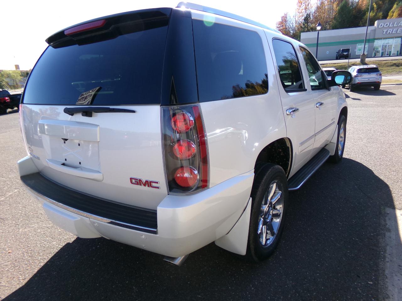 GMC Yukon AWD 4dr 1500 Denali 2013