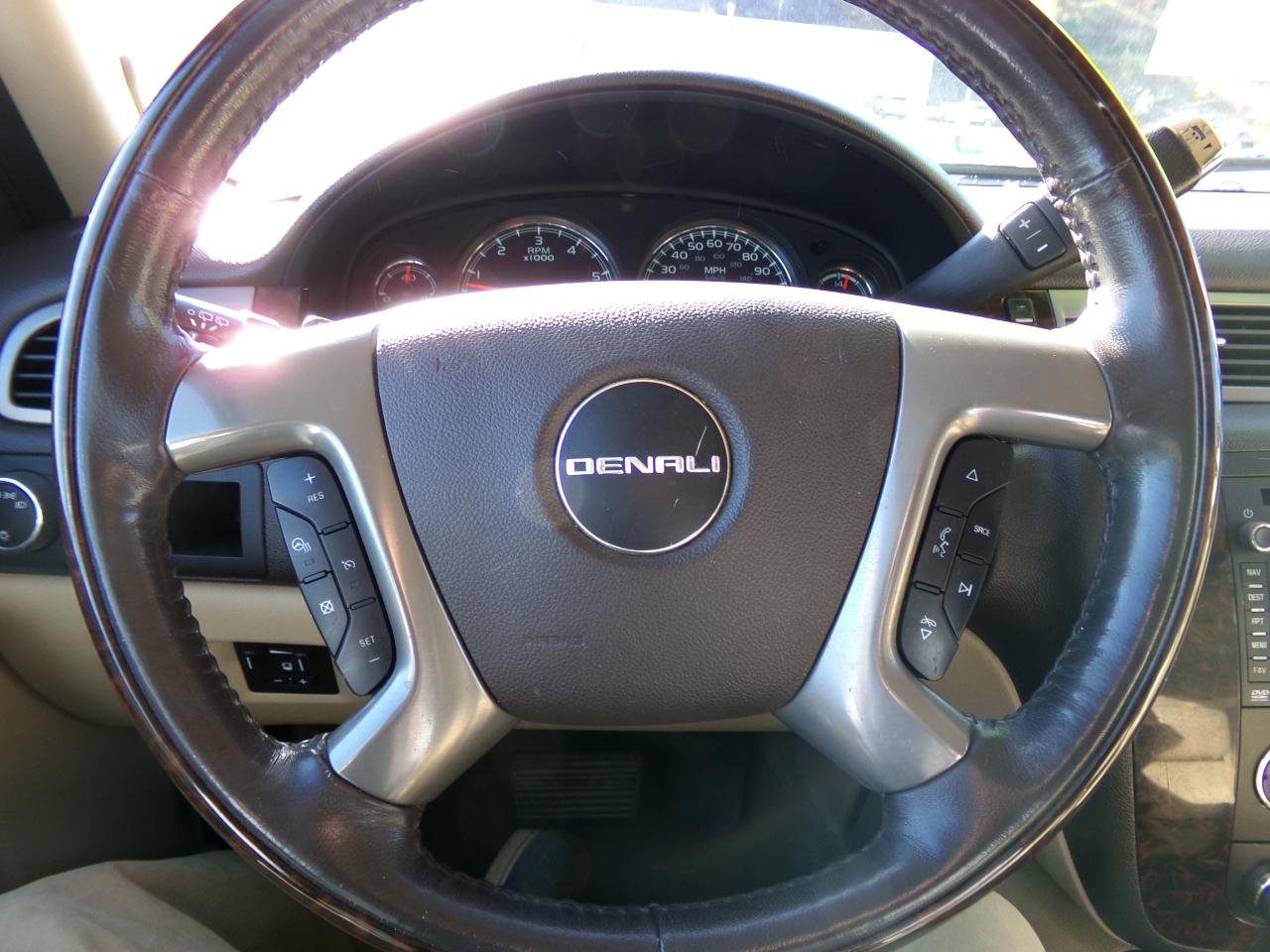 GMC Yukon AWD 4dr 1500 Denali 2013