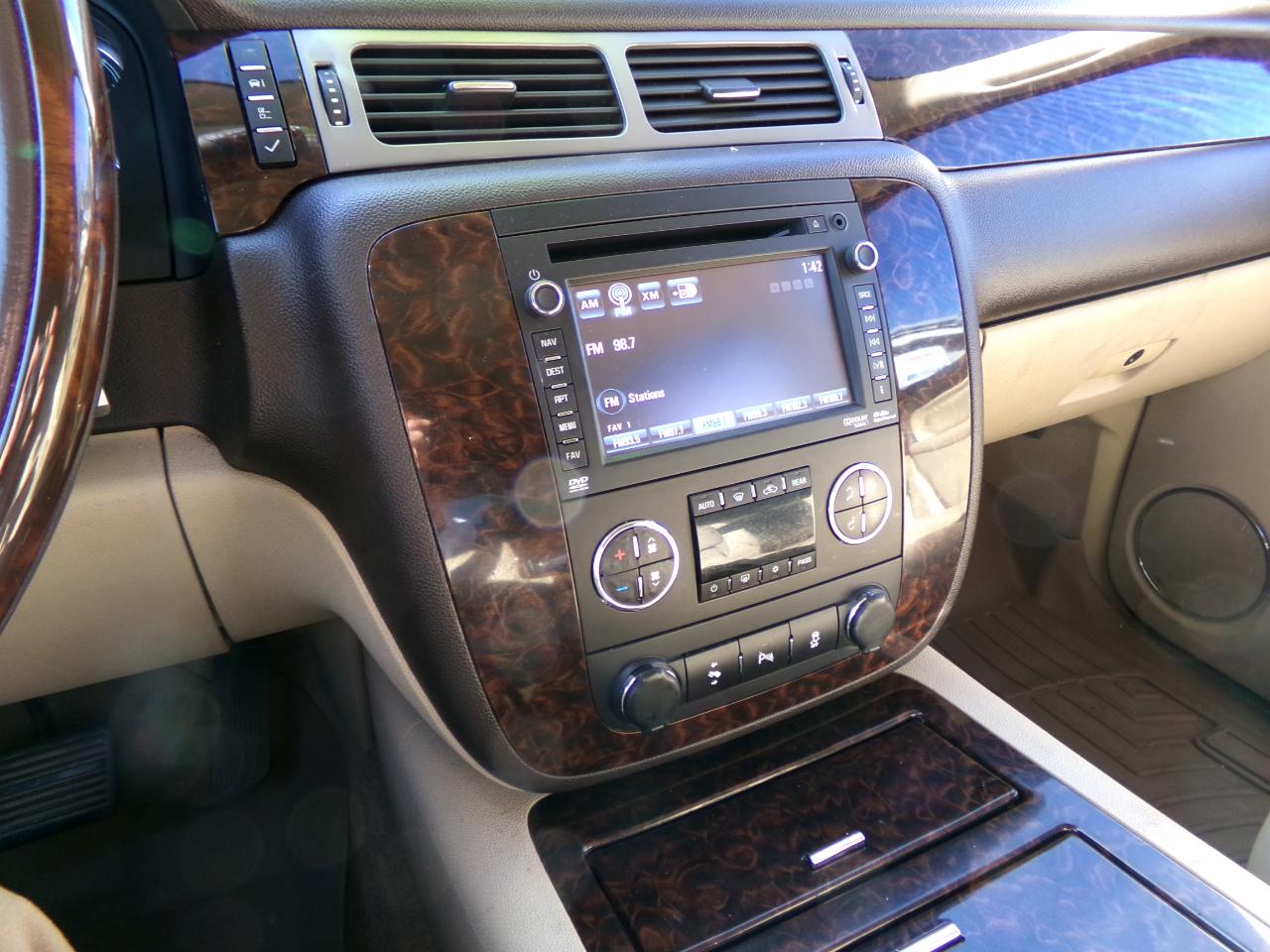 GMC Yukon AWD 4dr 1500 Denali 2013