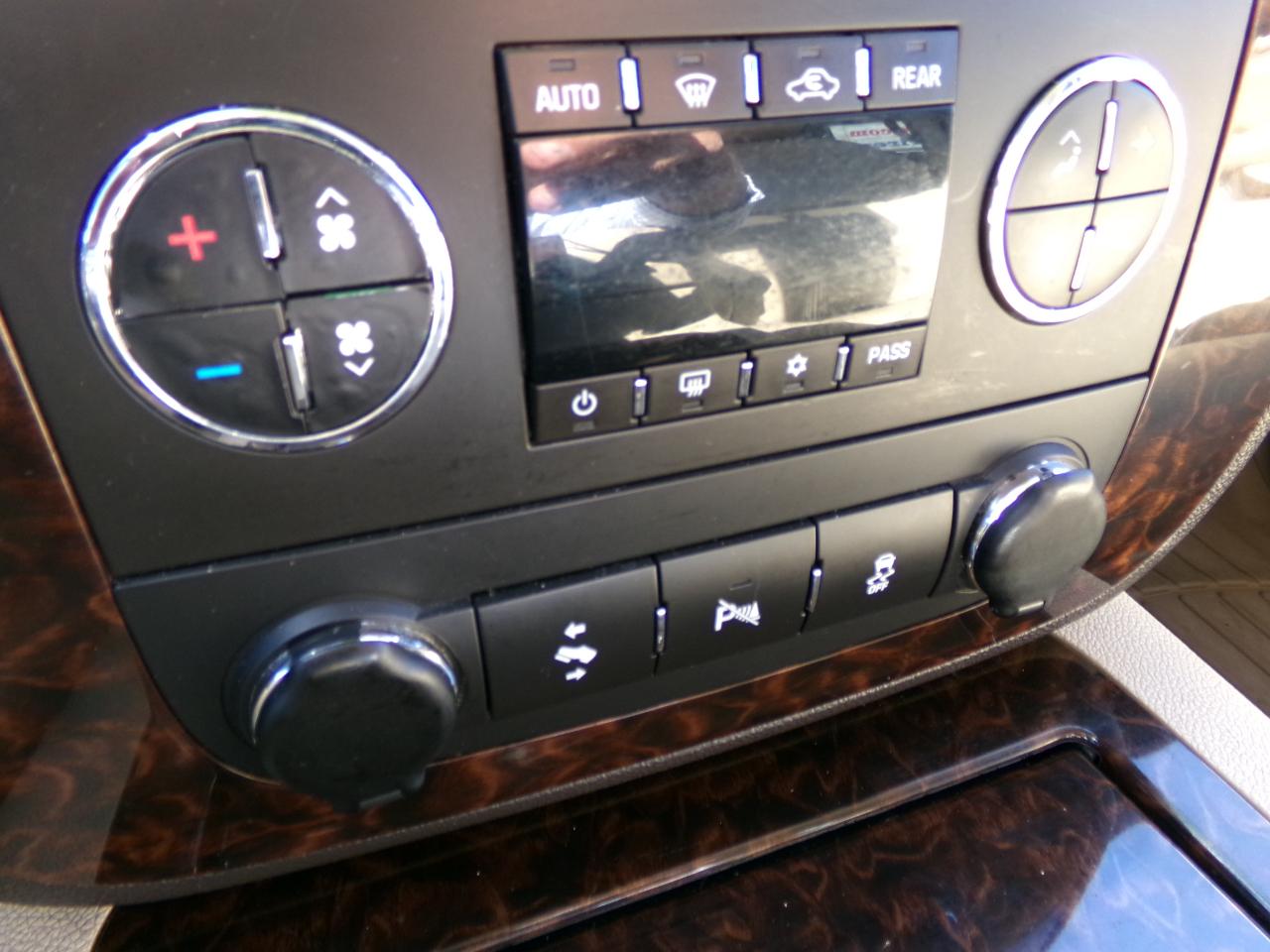 GMC Yukon AWD 4dr 1500 Denali 2013
