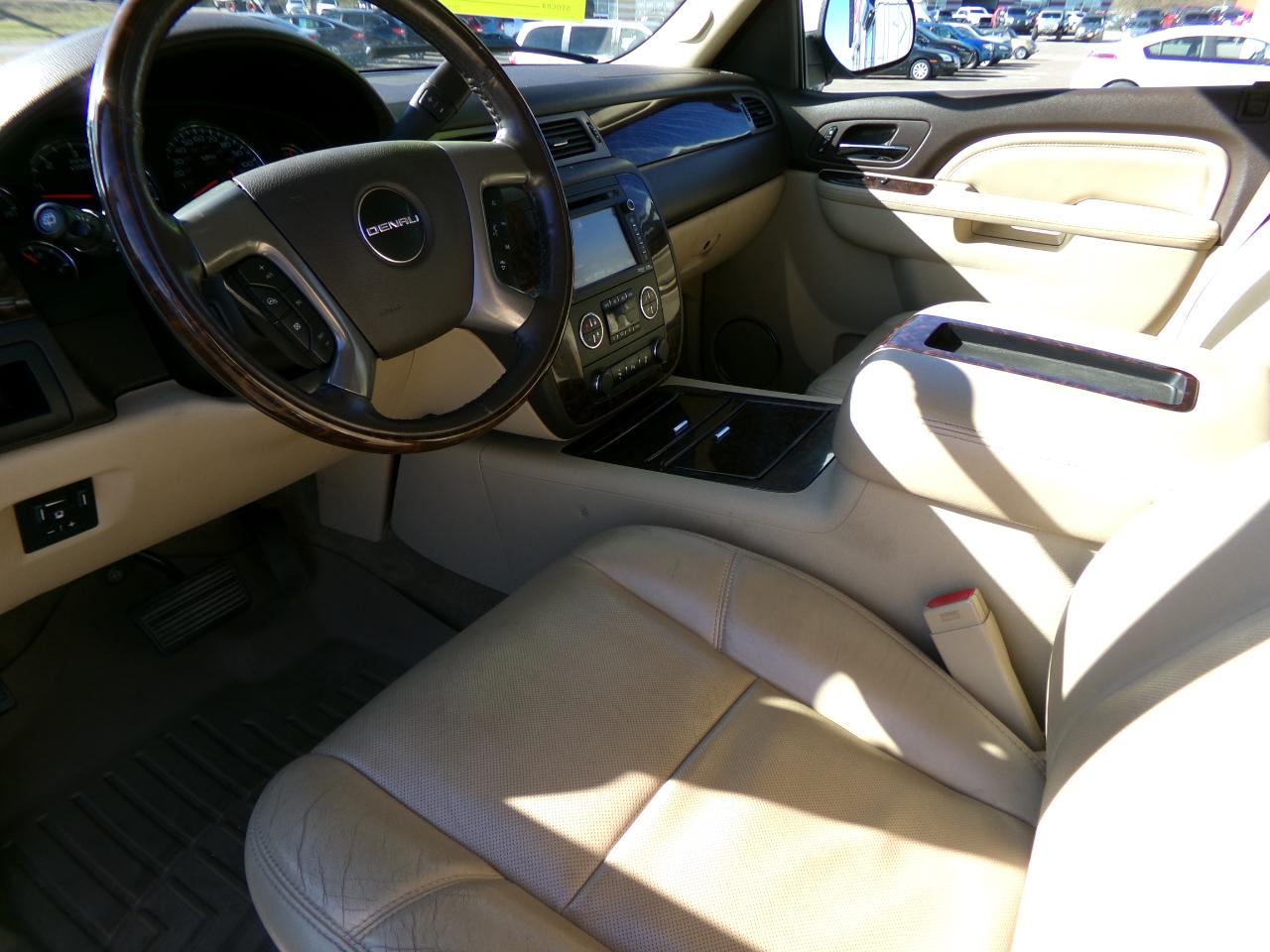 GMC Yukon AWD 4dr 1500 Denali 2013