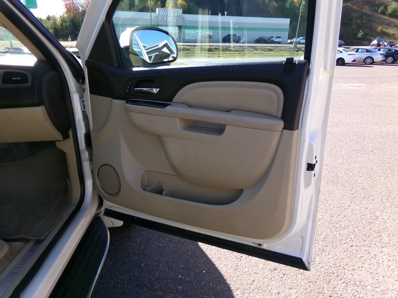 GMC Yukon AWD 4dr 1500 Denali 2013