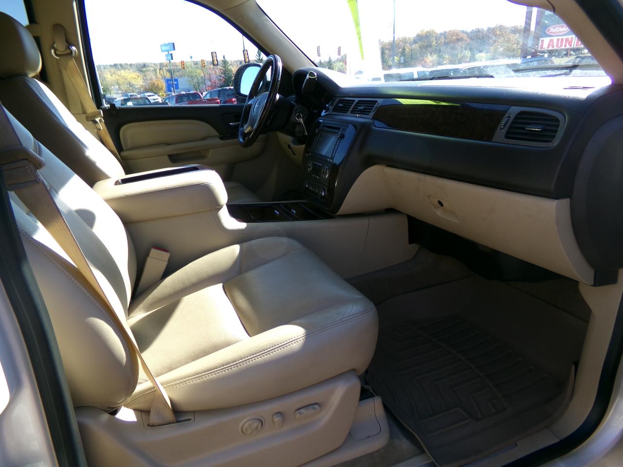 GMC Yukon AWD 4dr 1500 Denali 2013