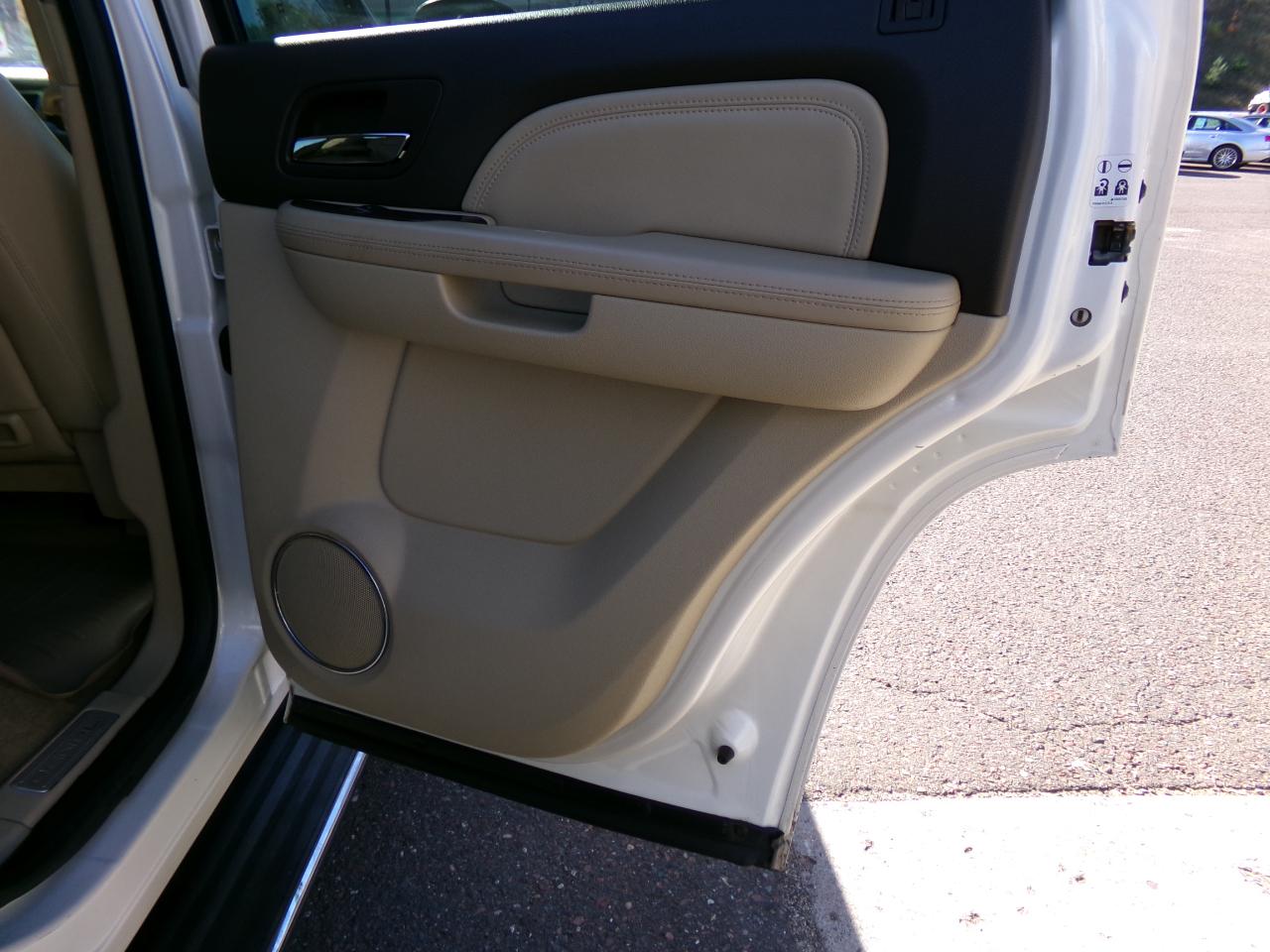 GMC Yukon AWD 4dr 1500 Denali 2013