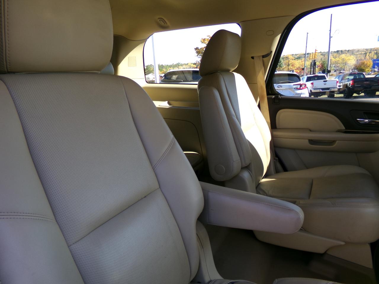 GMC Yukon AWD 4dr 1500 Denali 2013