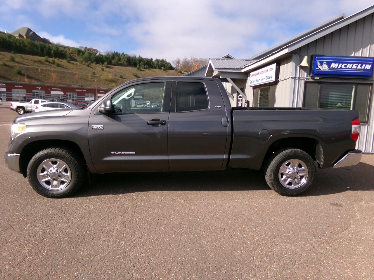 Toyota Tundra 4WD Truck Double Cab 5.7L V8 6-Spd AT SR5 (Natl) 2016