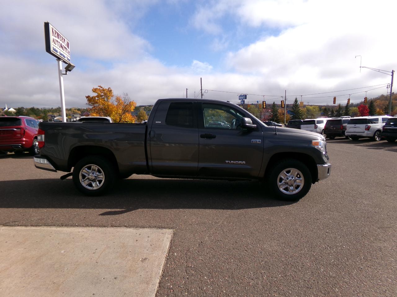 Toyota Tundra 4WD Truck Double Cab 5.7L V8 6-Spd AT SR5 (Natl) 2016