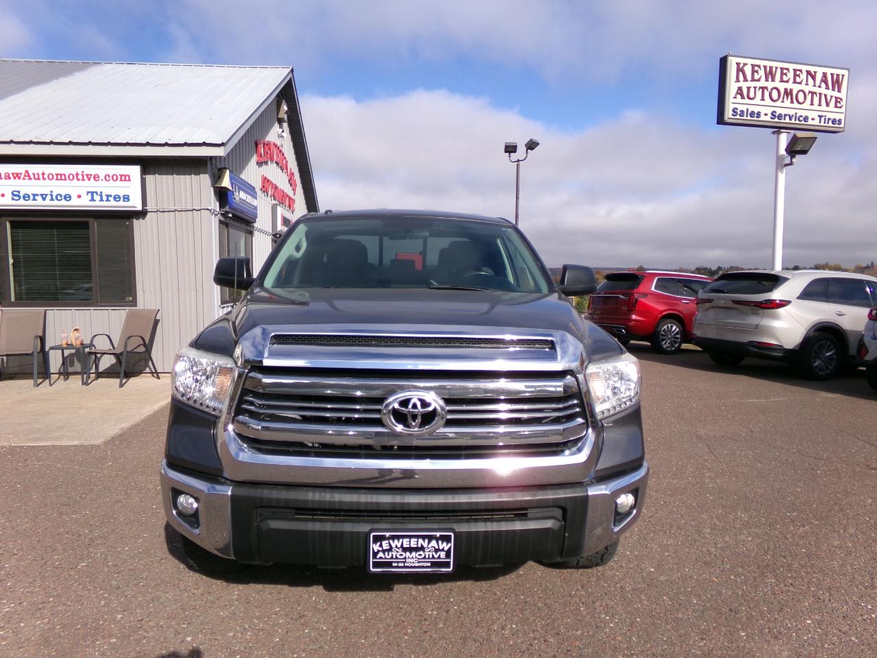 Toyota Tundra 4WD Truck Double Cab 5.7L V8 6-Spd AT SR5 (Natl) 2016
