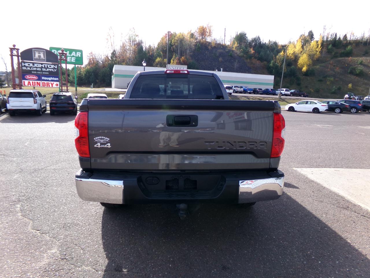 Toyota Tundra 4WD Truck Double Cab 5.7L V8 6-Spd AT SR5 (Natl) 2016