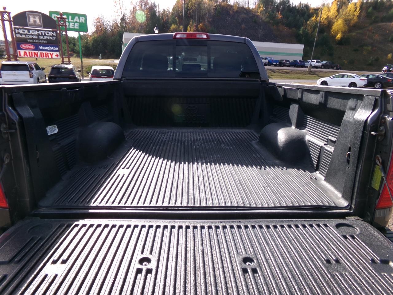 Toyota Tundra 4WD Truck Double Cab 5.7L V8 6-Spd AT SR5 (Natl) 2016