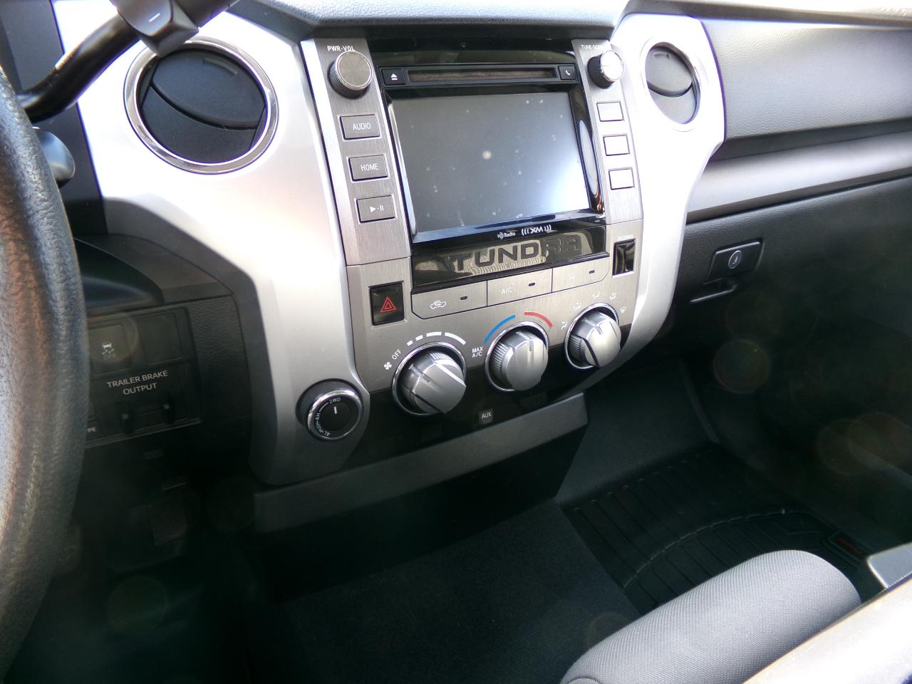 Toyota Tundra 4WD Truck Double Cab 5.7L V8 6-Spd AT SR5 (Natl) 2016
