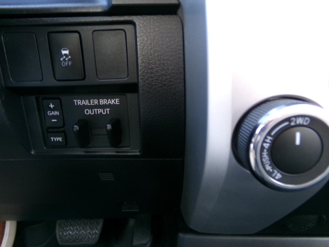 Toyota Tundra 4WD Truck Double Cab 5.7L V8 6-Spd AT SR5 (Natl) 2016