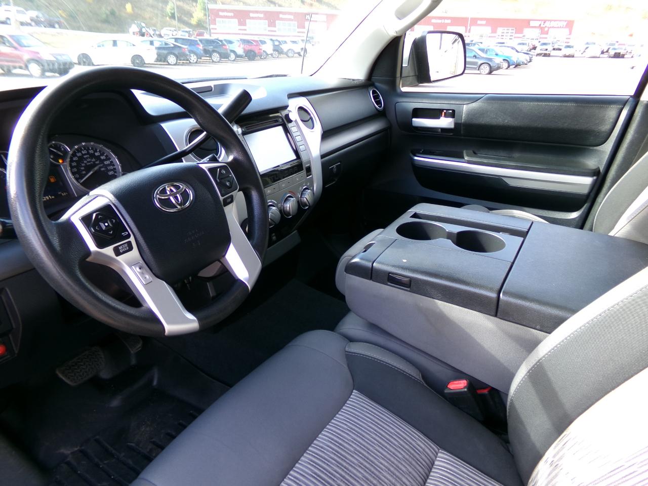 Toyota Tundra 4WD Truck Double Cab 5.7L V8 6-Spd AT SR5 (Natl) 2016