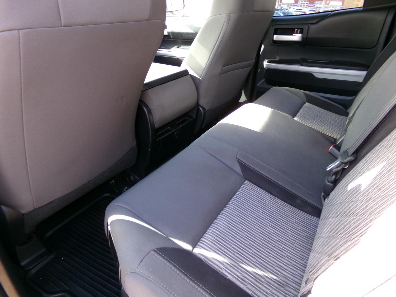Toyota Tundra 4WD Truck Double Cab 5.7L V8 6-Spd AT SR5 (Natl) 2016