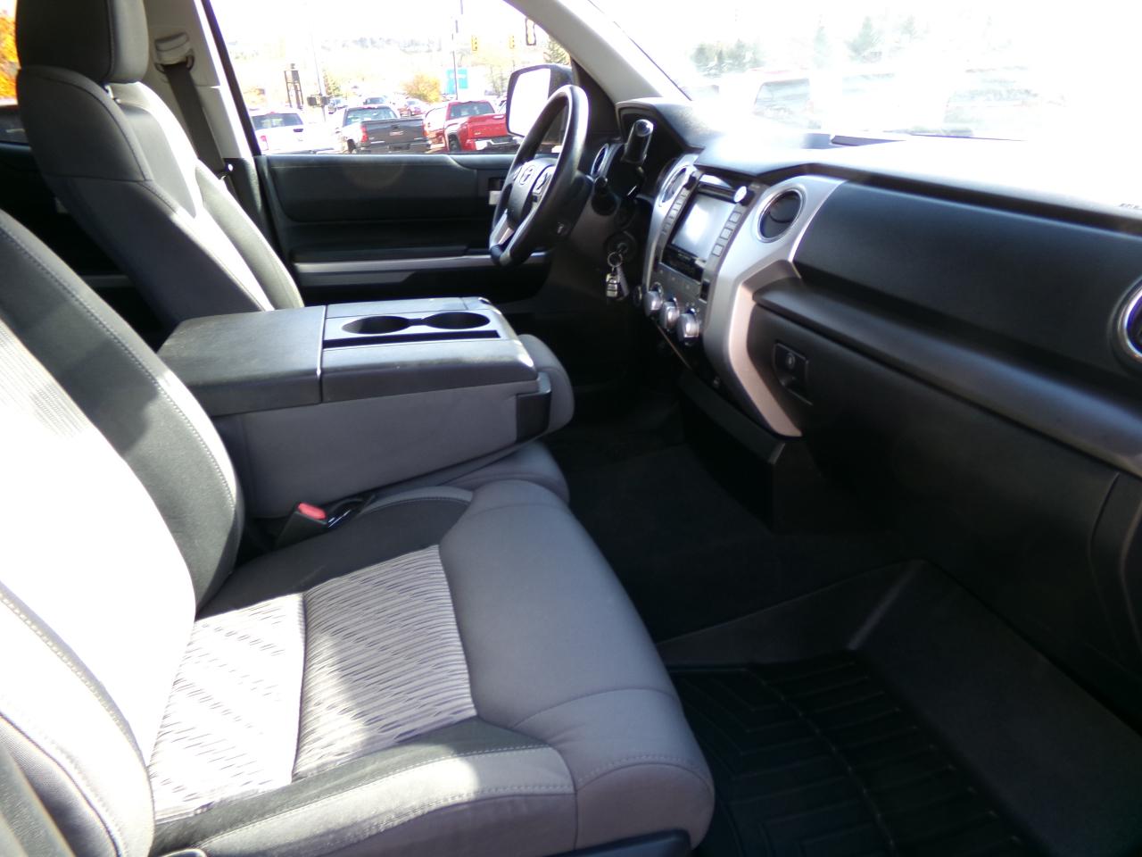 Toyota Tundra 4WD Truck Double Cab 5.7L V8 6-Spd AT SR5 (Natl) 2016