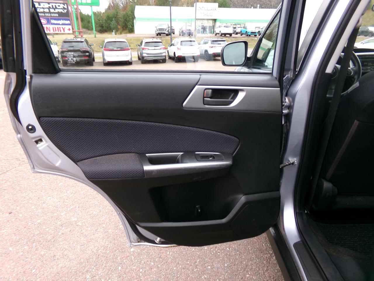 Subaru Forester 4dr Auto 2.5X 2012