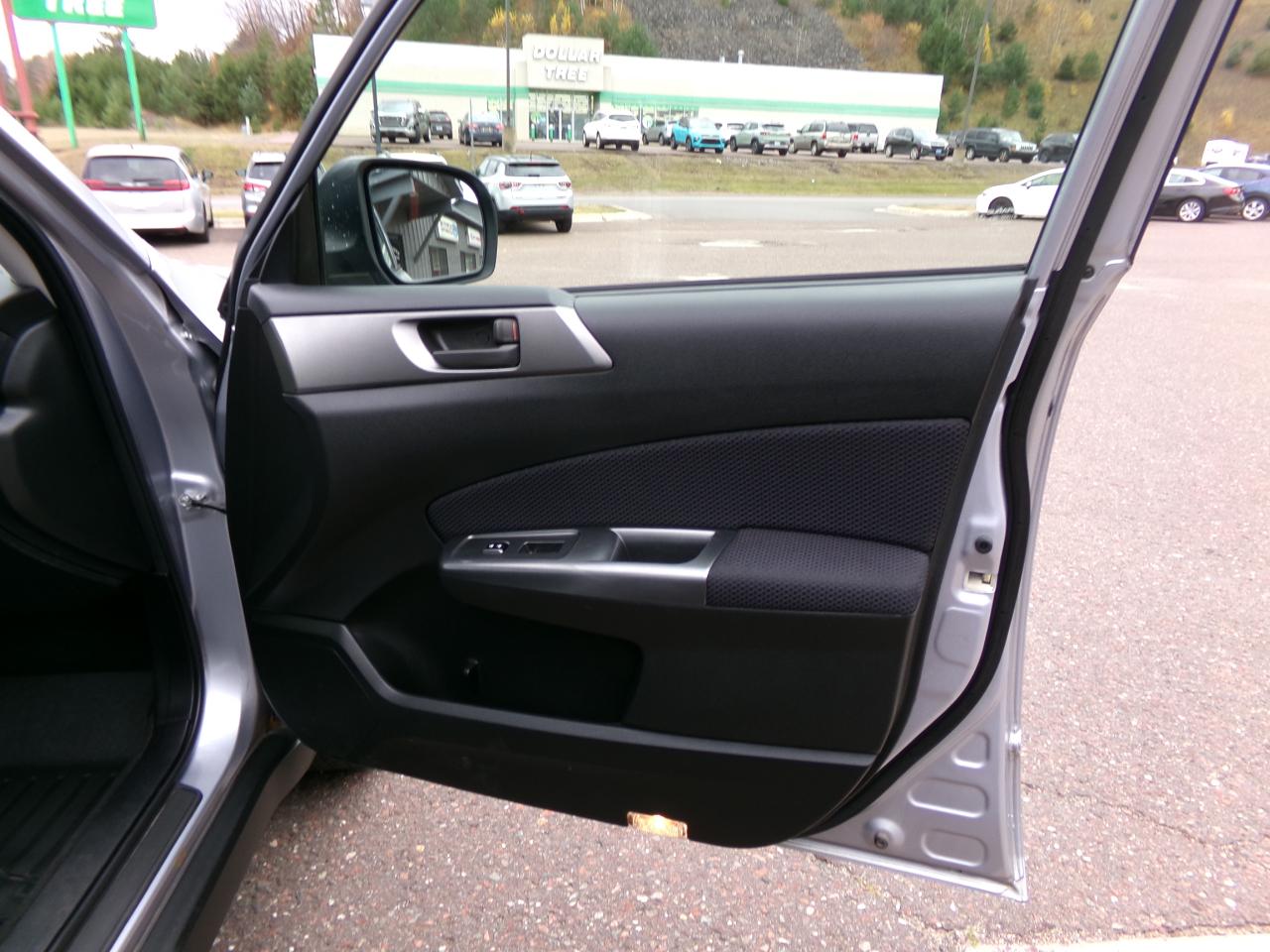 Subaru Forester 4dr Auto 2.5X 2012