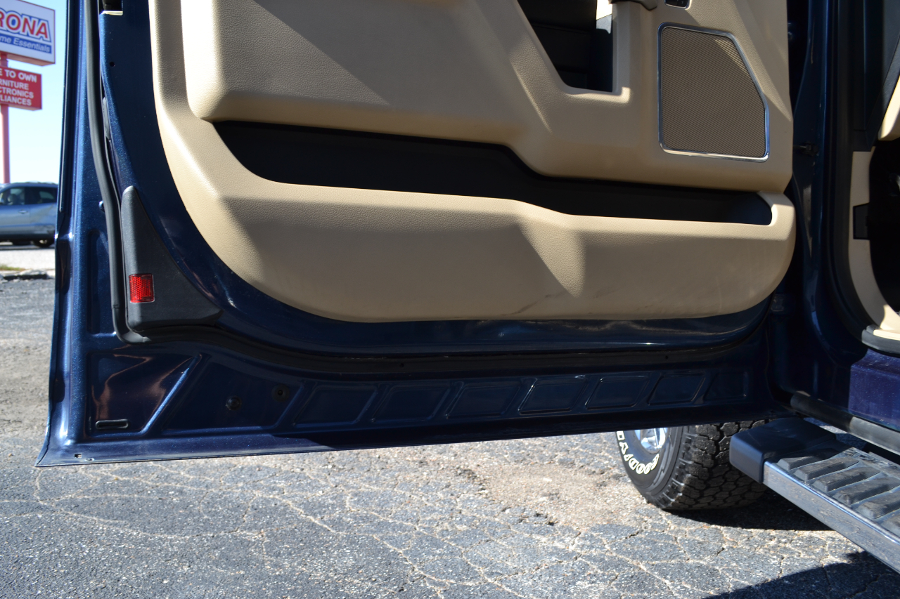 2017 Ford F-150 Lariat photo 25