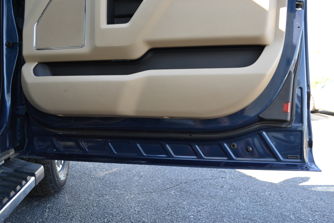 2017 Ford F-150 Lariat photo 35