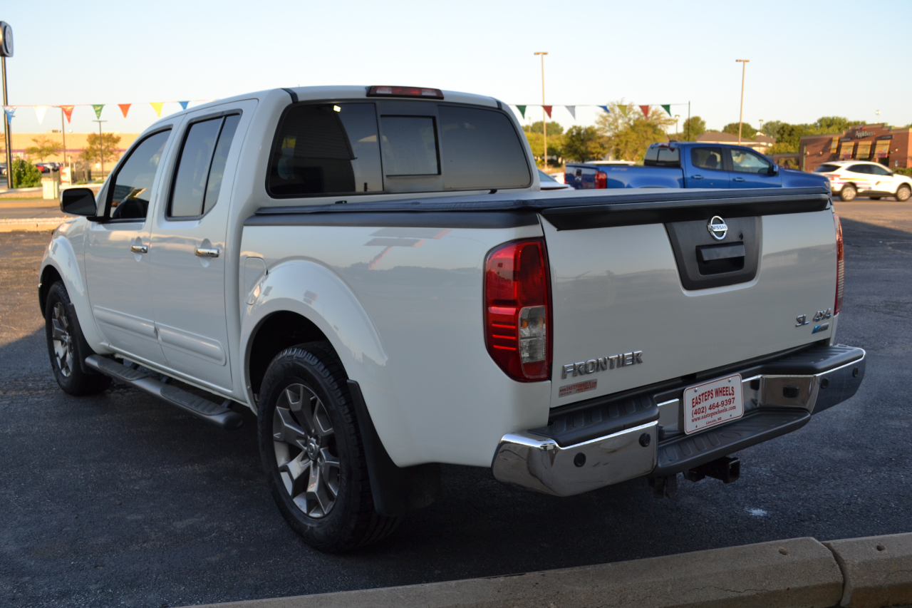 2017 Nissan Frontier PRO-4X Crew Cab photo 3
