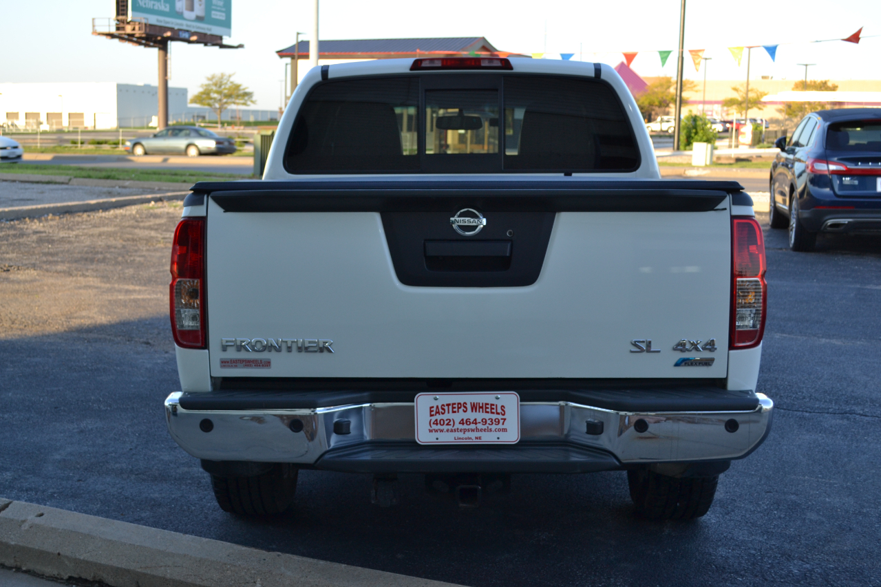 2017 Nissan Frontier PRO-4X Crew Cab photo 4