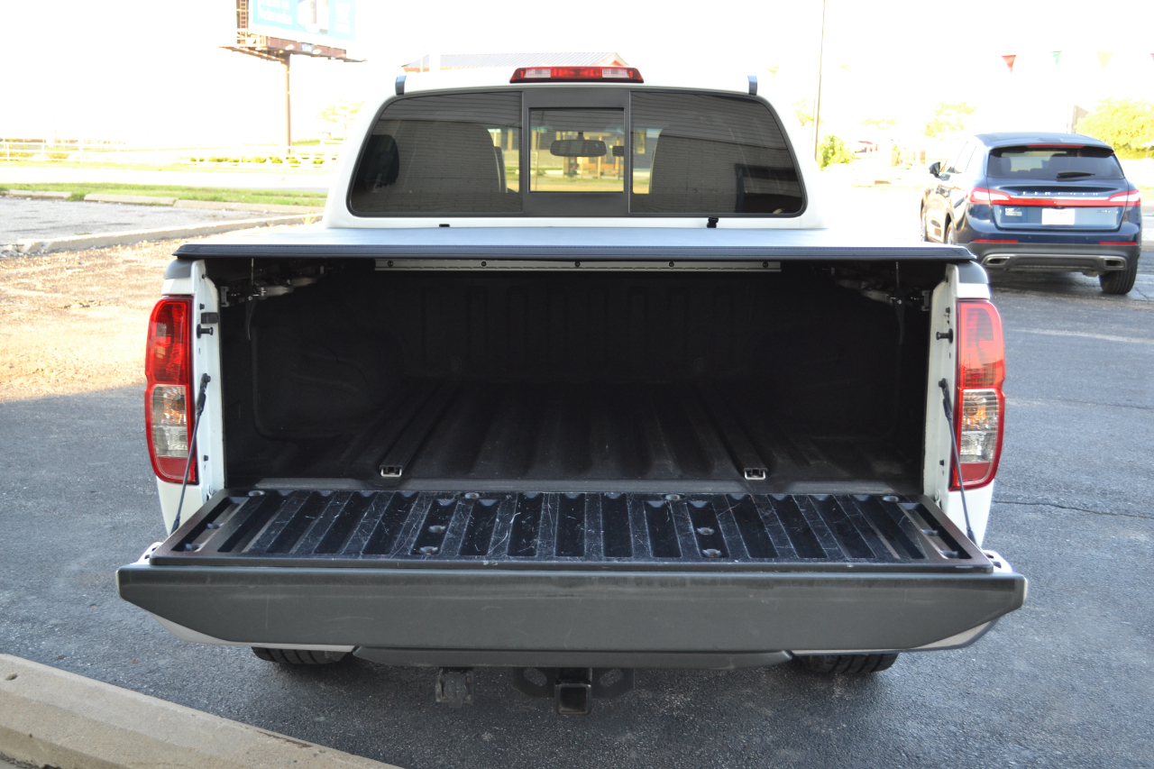 2017 Nissan Frontier PRO-4X Crew Cab photo 5