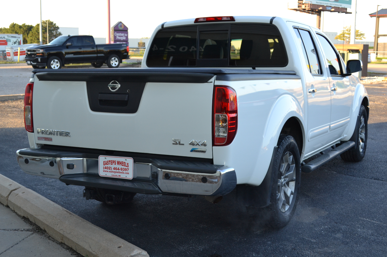 2017 Nissan Frontier PRO-4X Crew Cab photo 6
