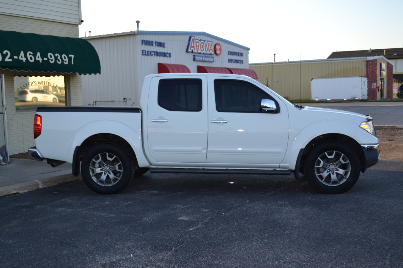 2017 Nissan Frontier PRO-4X Crew Cab photo 7