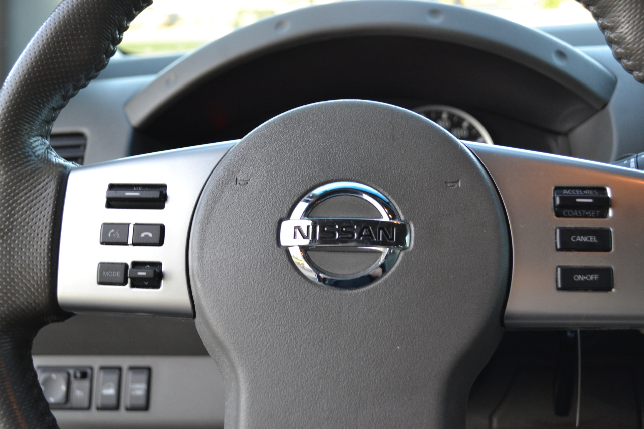 2017 Nissan Frontier PRO-4X Crew Cab photo 12