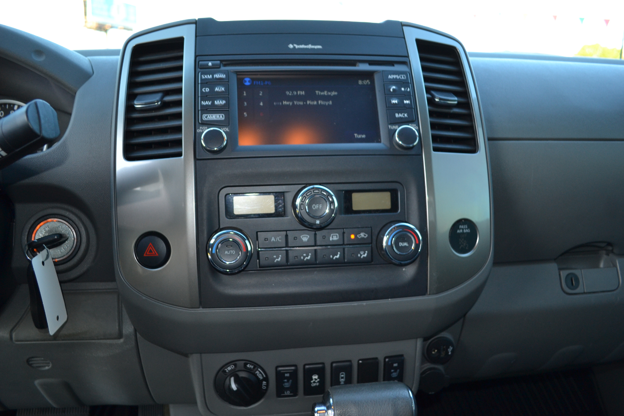 2017 Nissan Frontier PRO-4X Crew Cab photo 15