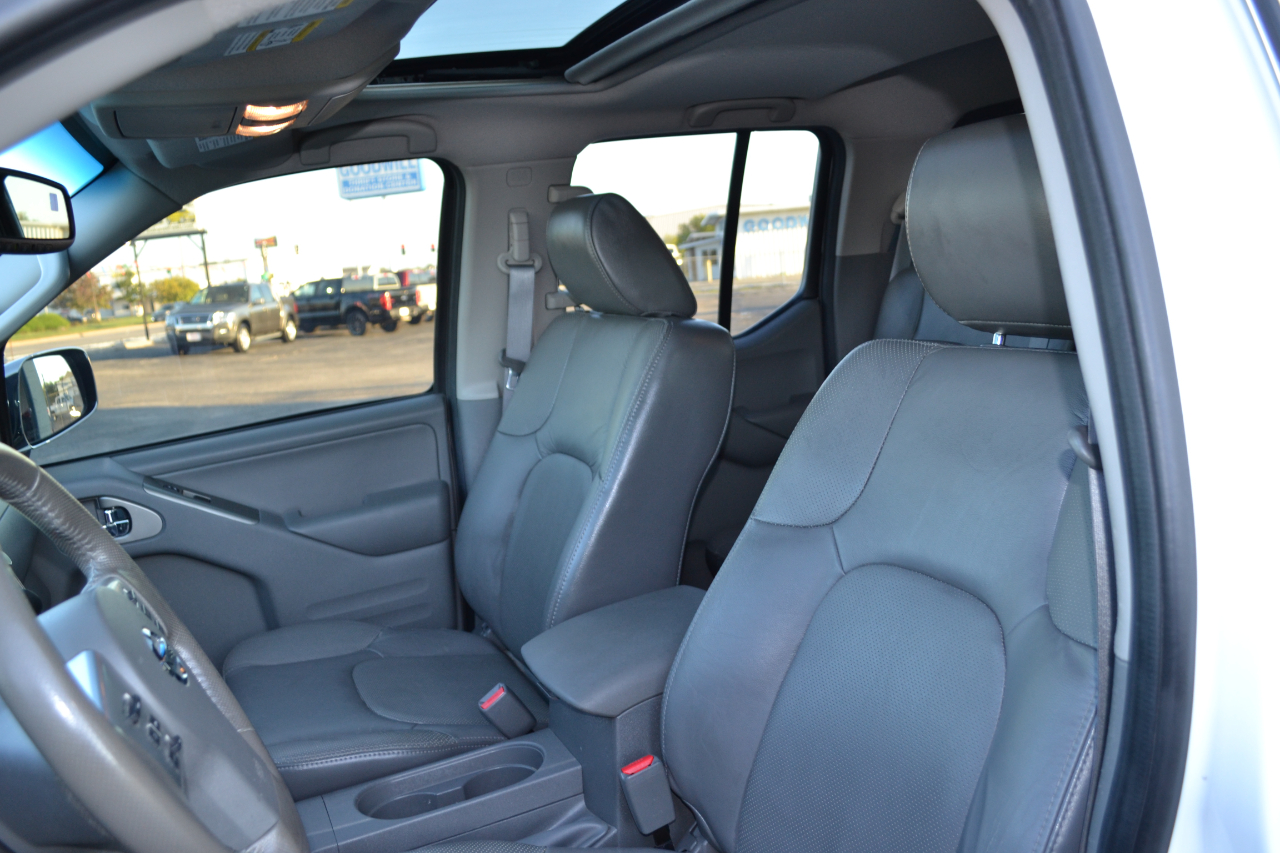 2017 Nissan Frontier PRO-4X Crew Cab photo 21