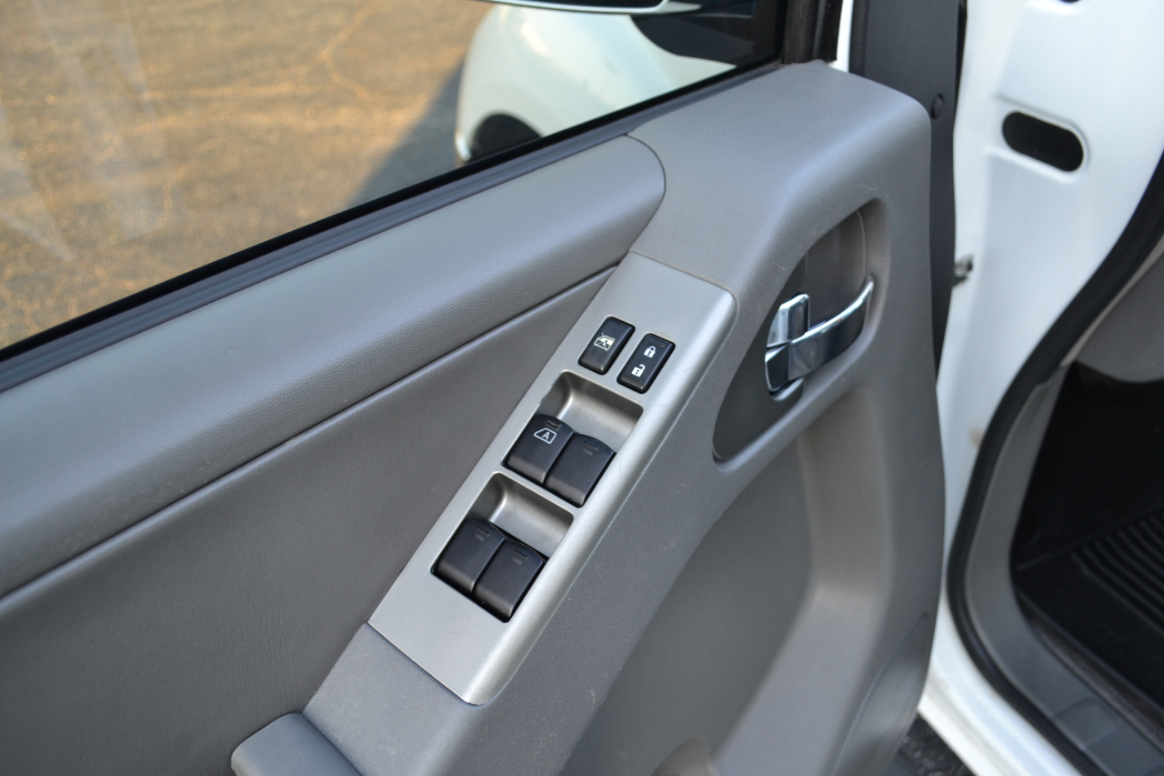 2017 Nissan Frontier PRO-4X Crew Cab photo 24