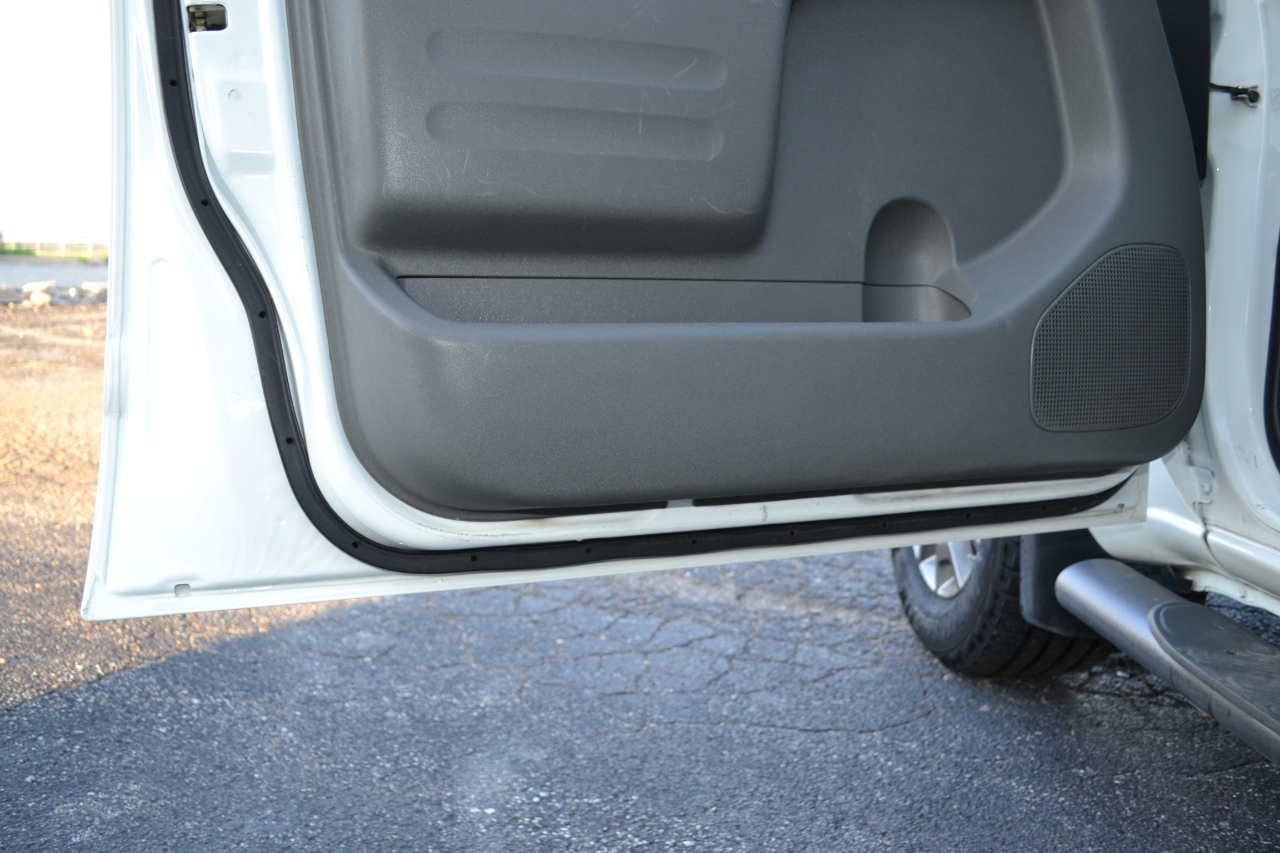 2017 Nissan Frontier PRO-4X Crew Cab photo 25