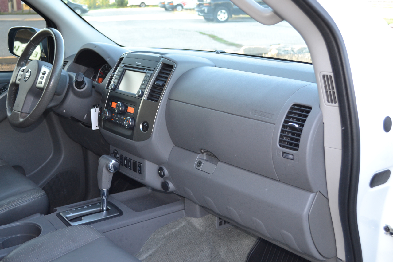 2017 Nissan Frontier PRO-4X Crew Cab photo 27